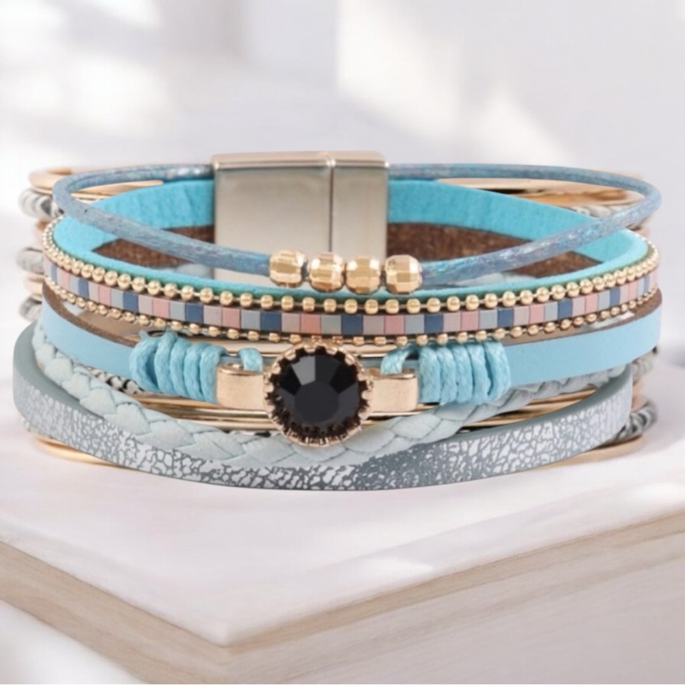 Chic Multi-Layered Bracelet in Blue & Silver with a black center stone.   NEW✔️